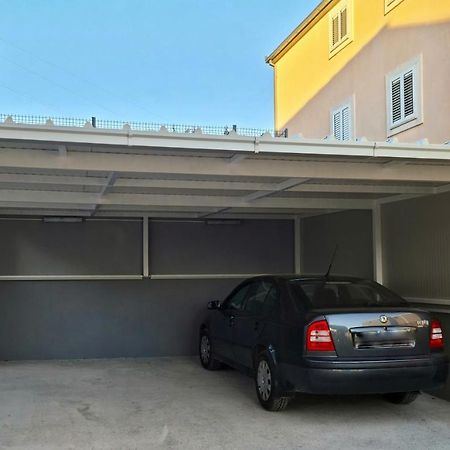 Ferienwohnung Apartman Nela Kaštel Sućurac Exterior foto