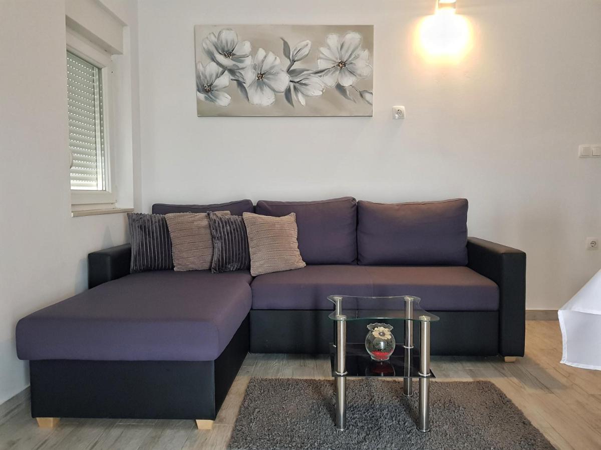 Ferienwohnung Apartman Nela Kaštel Sućurac Exterior foto