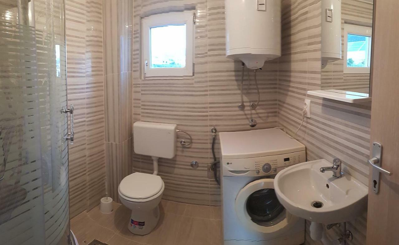 Ferienwohnung Apartman Nela Kaštel Sućurac Exterior foto